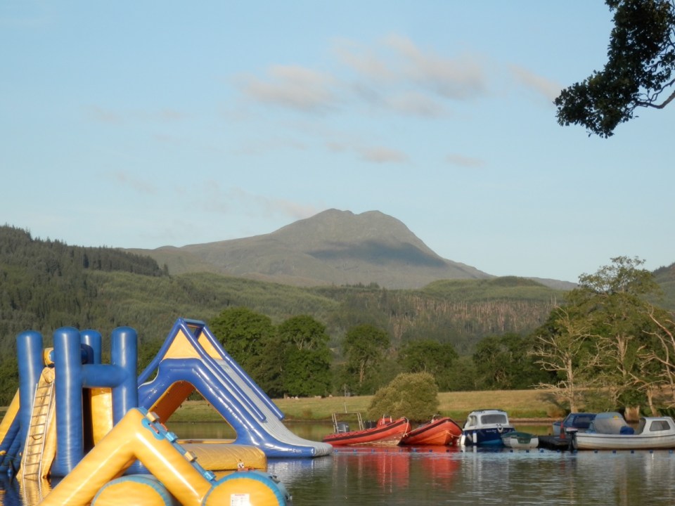  A sunny day with Ben Lomond 